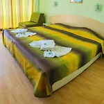 Готель Boomerang - Sunny 3*