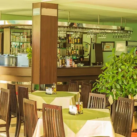 Отель Boomerang - Sunny 3*