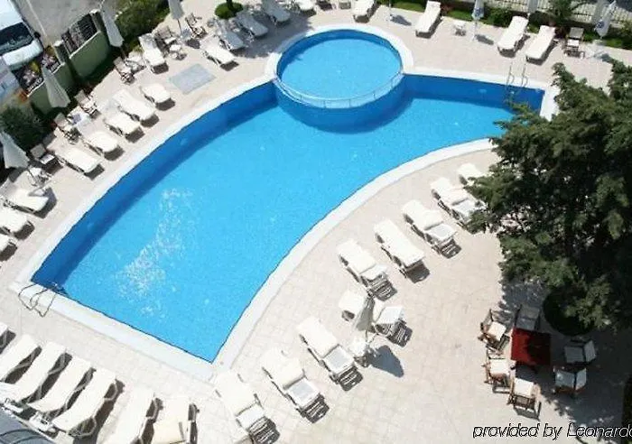 Boomerang - Sunny Hotel